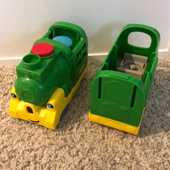 Fisher-Price Little People Friendly Passengers Train - Picture 1 of 10